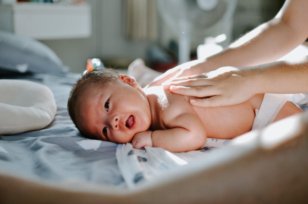 Asian-newborn-massage-khoa-pham-unsplash